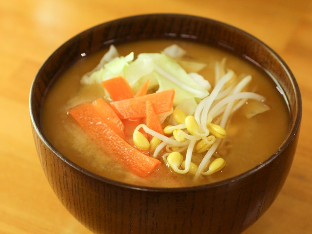 野菜たっぷり味噌汁