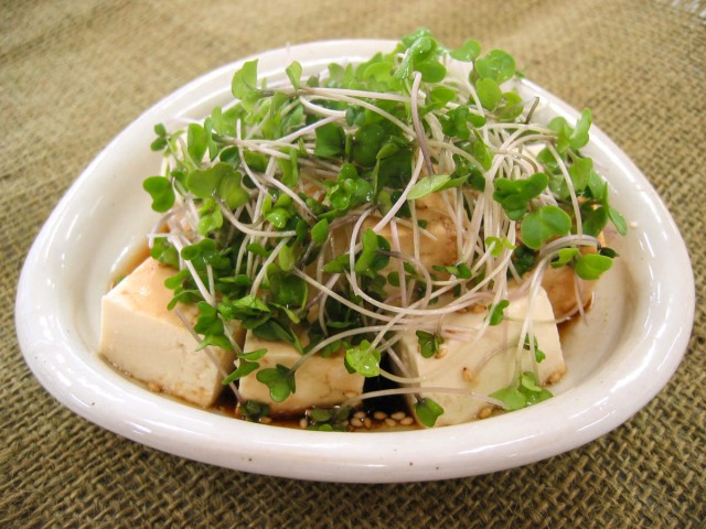 冷奴にパッパッパ