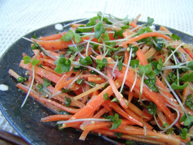 ブロッコリーの新芽とにんじんのサラダ