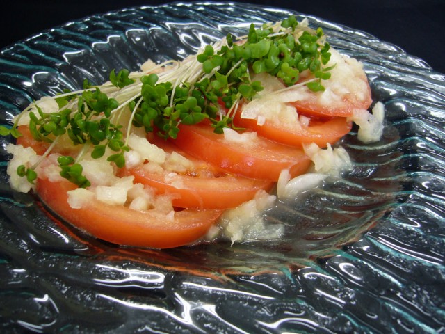 ブロッコリーの新芽　トマトサラダ