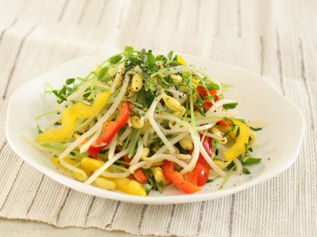 大豆もやしのあらびき黒こしょうオイル和え