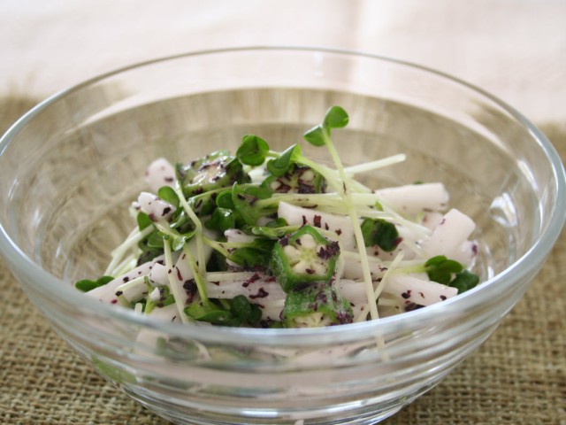 かいわれ大根とおくらの山芋ゆかり和え