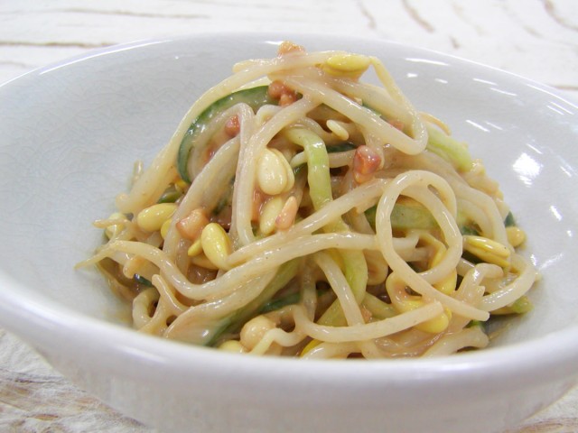 子大豆もやし芽ぐみときゅうりのピーナッツバター和え