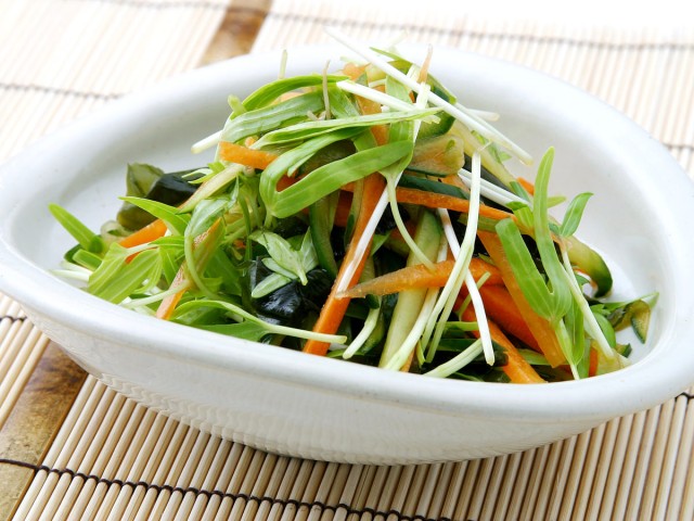 空心菜の新芽わかめの酢のもの