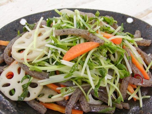 空心菜の新芽とれんこんのキンピラ