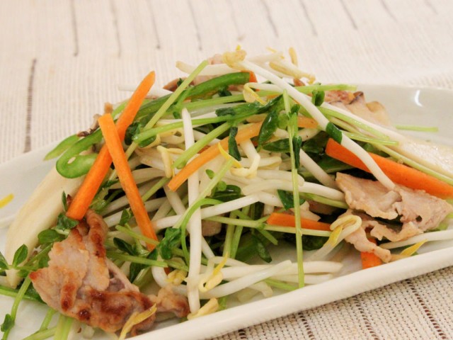 黒豆もやしと豆苗の豚肉炒め