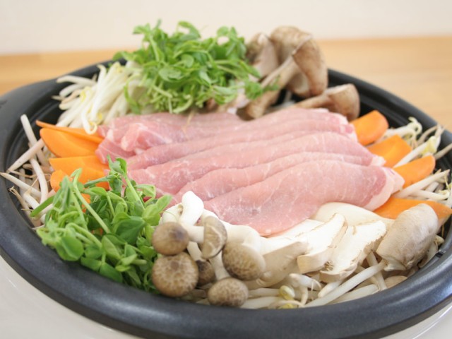 豆苗としめじの豚肉蒸し