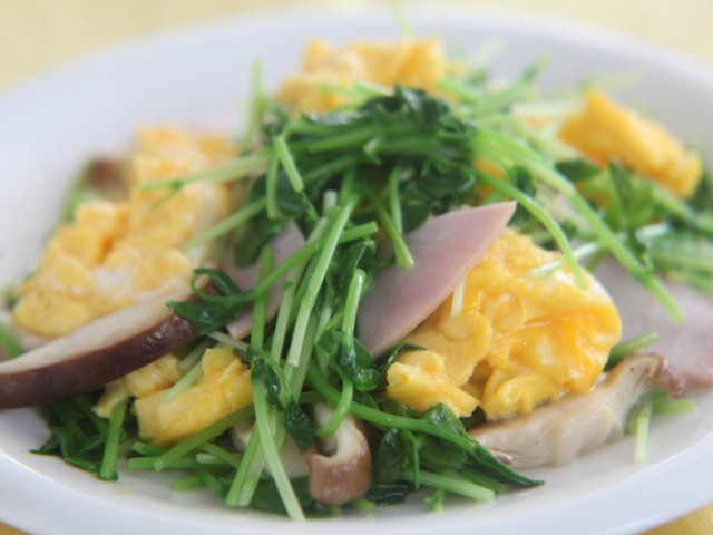 豆苗のふわ玉炒め