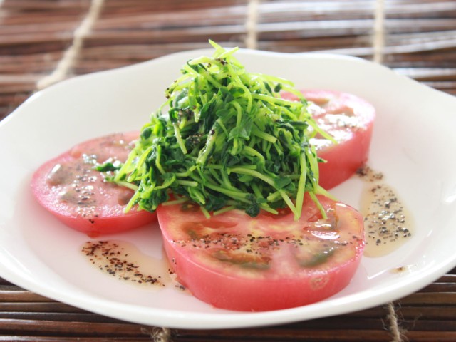 豆苗たっぷりサラダ