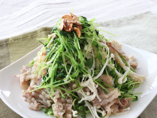 豆苗でお肉もりもり炒め