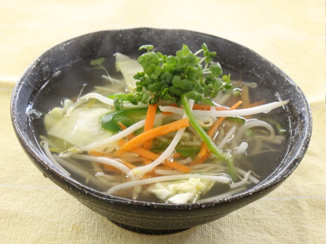 彩りカット野菜で具だくさん中華スープ