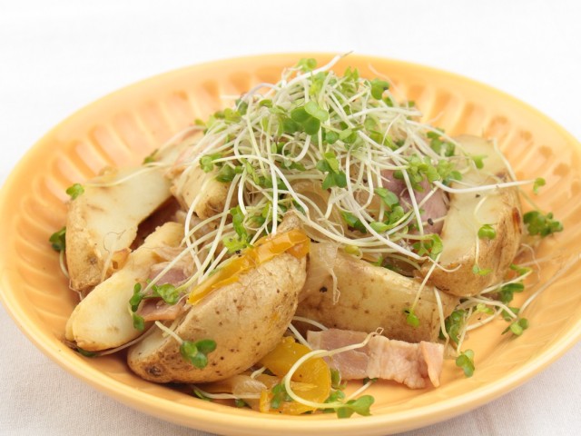 【管理栄養士監修】スプラウトたっぷりジャーマンポテト