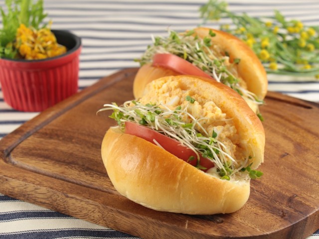 スルフォラファンスプラウトのロールパンサンド