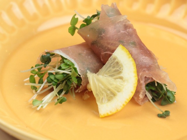 ブロッコリーの新芽　生ハムロール