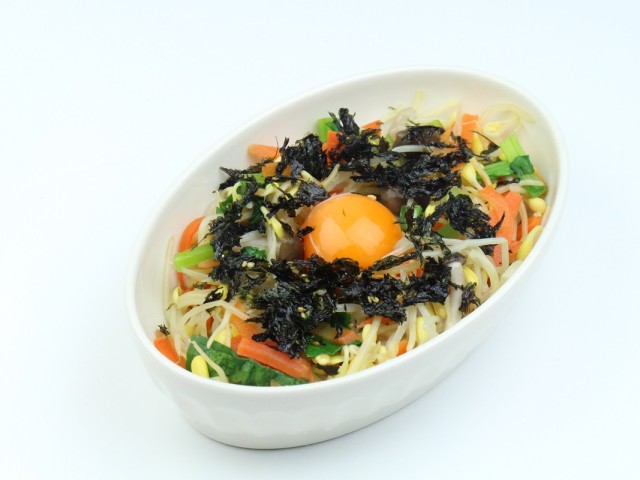 便利なおかず野菜でユッケ風サラダ