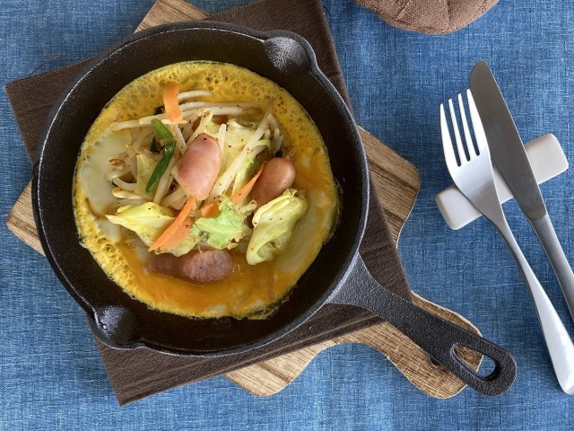 カット野菜とカレースパイスで鉄板ナポリタン風
