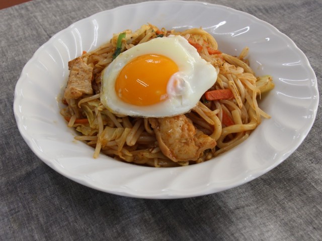 ペヤング激辛！ホルモン旨辛焼うどん