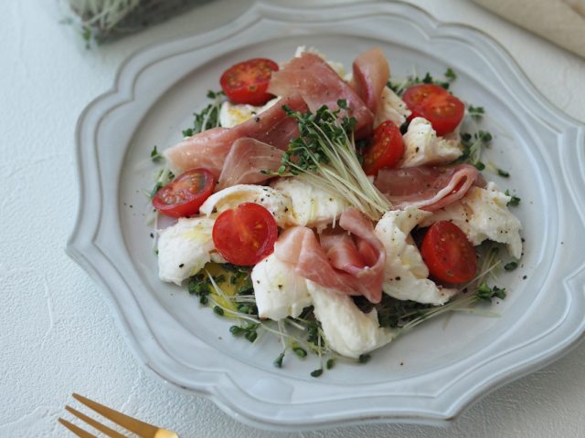 巻かない！ブロッコリースプラウトと生ハムのサラダ