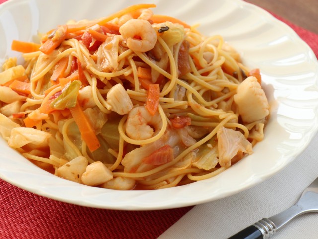 トマトとシーフードのスープパスタ