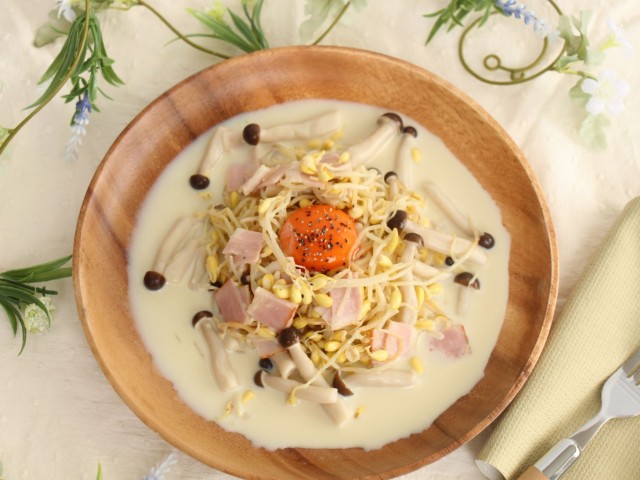 【HOKTOコラボ】子大豆もやし×ブナシメジ 豆乳カルボナーラ