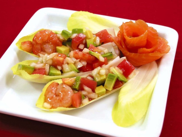 アボカドとチコリボートサラダ