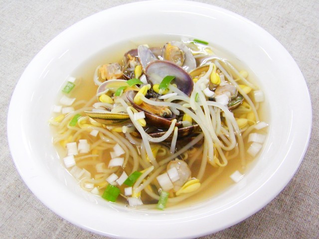 子大豆もやし芽ぐみとあさりのスープ