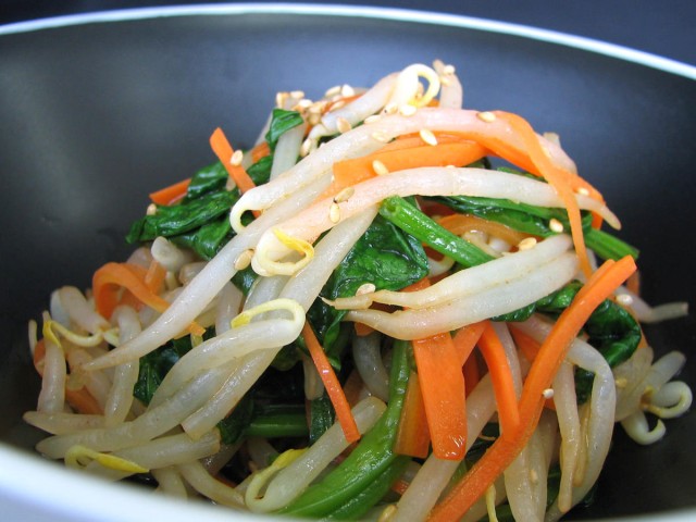 緑豆もやしの三色ナムル