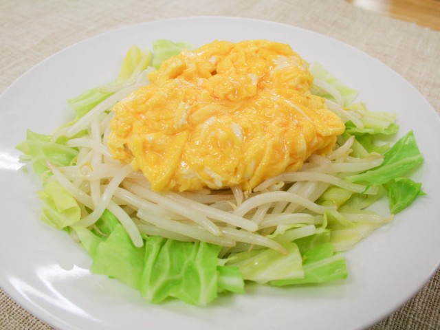 緑豆もやしとキャベツの春サラダ