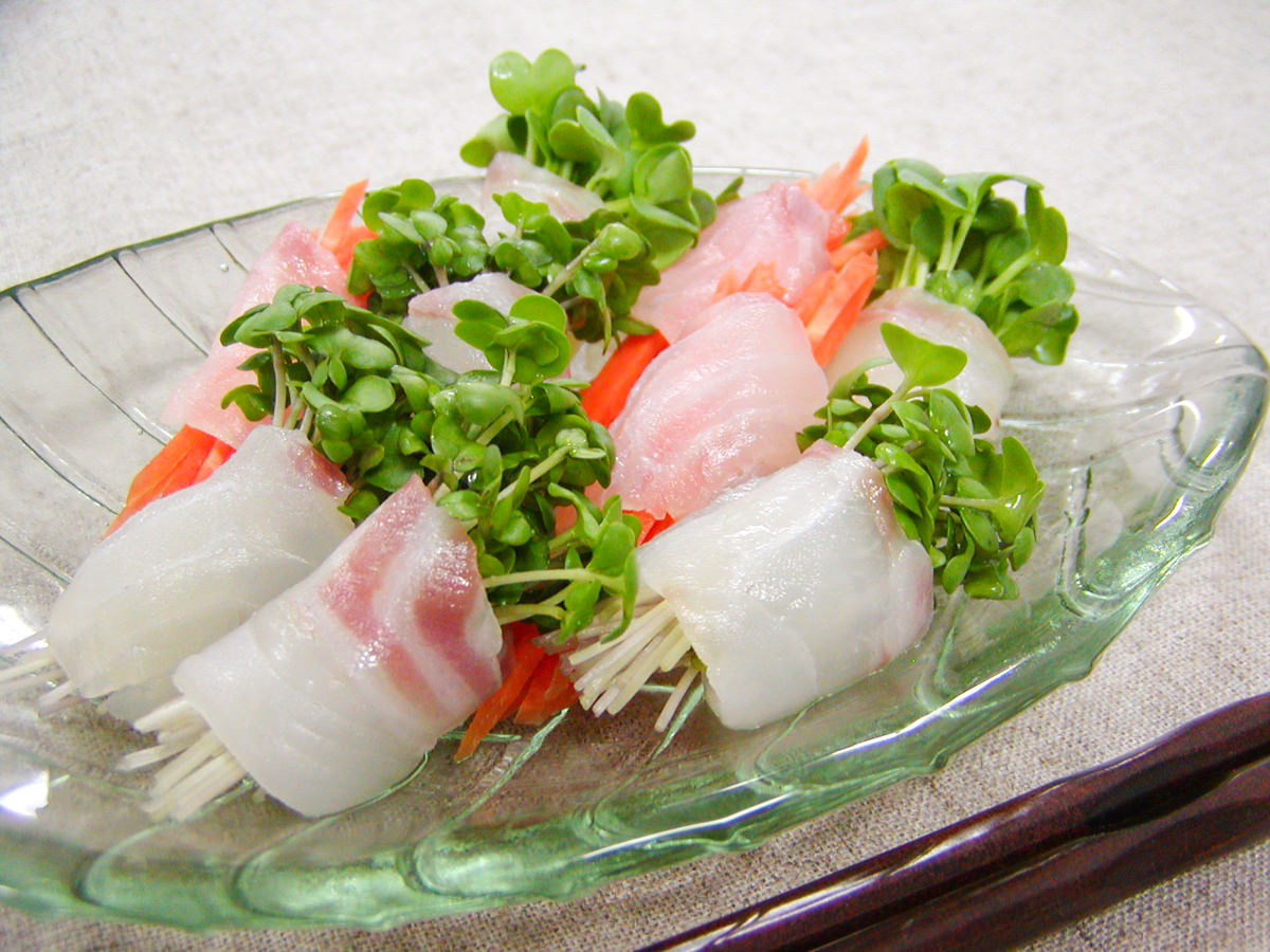 山葵と浄瑠璃は泣いてほめる