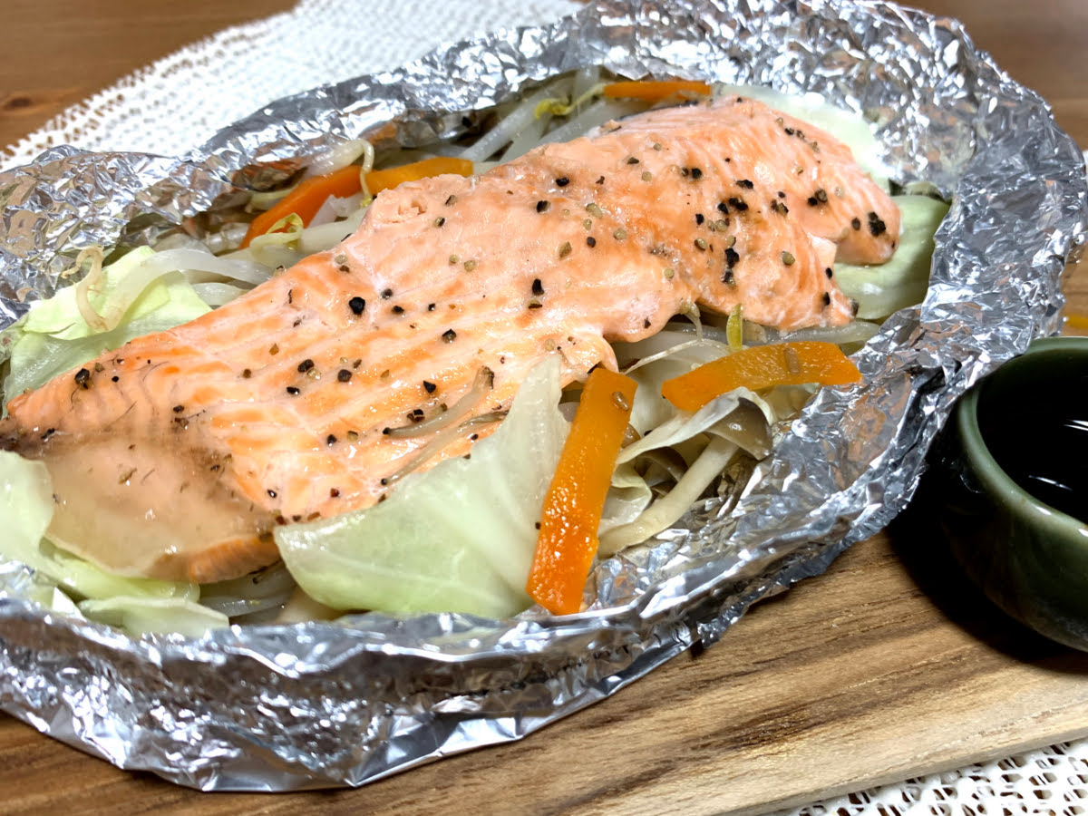 オーブントースターで簡単！野菜たっぷり鮭のホイル焼き