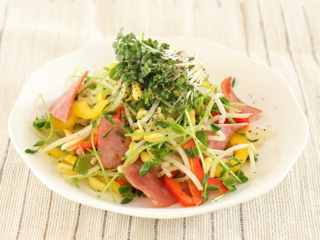 大豆もやしとベーコンのサラダ