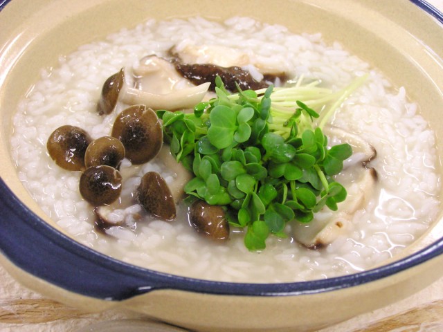 お粥にかいわれ大根