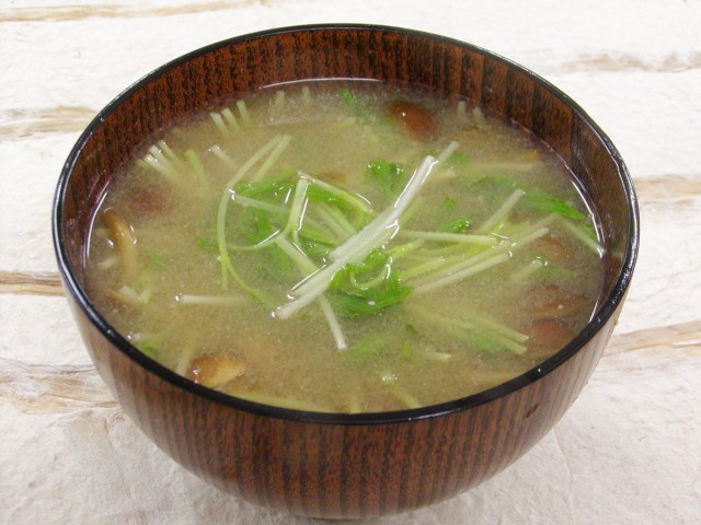 空心菜の新芽となめこのお味噌汁 サラダコスモの おいしい発芽野菜レシピ
