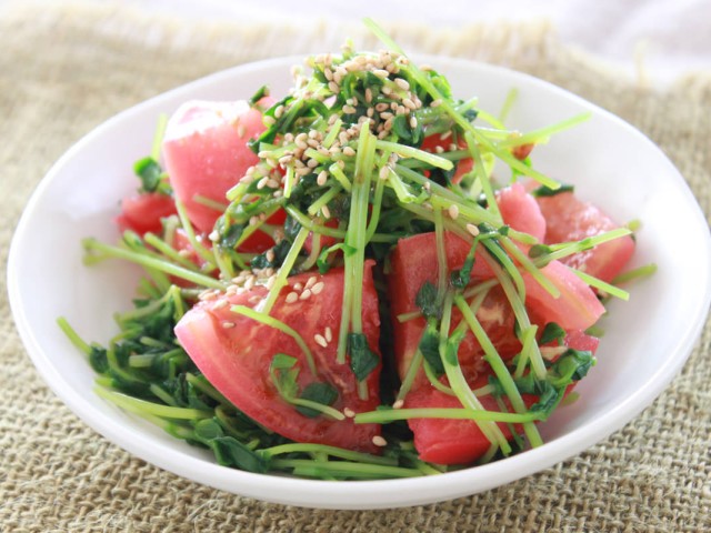 豆苗とトマトの中華ドレサラダ