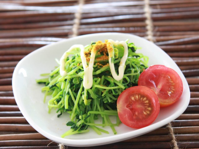 豆苗のカレーマヨサラダ