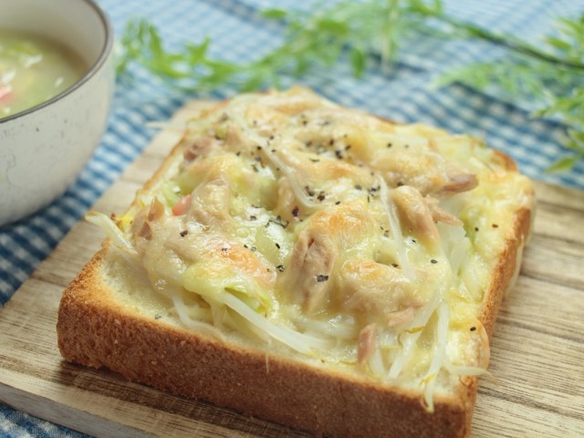 野菜たっぷりツナマヨチーズトースト