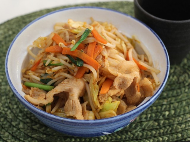 豚バラの旨辛丼