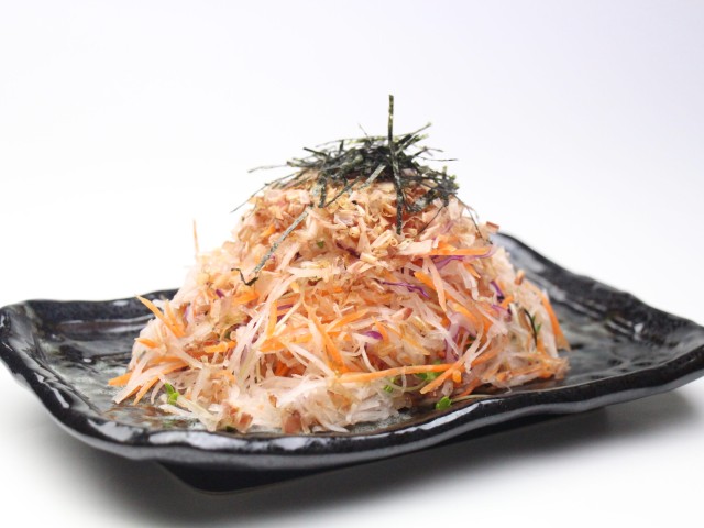 鰹節と海苔の和風サラダ