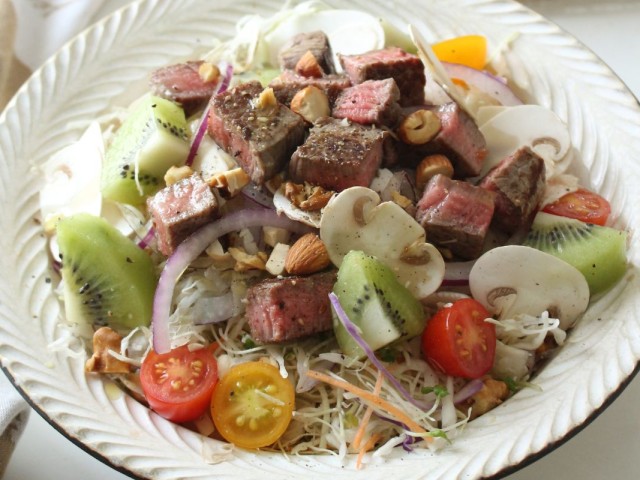 牛ステーキのパワーサラダ