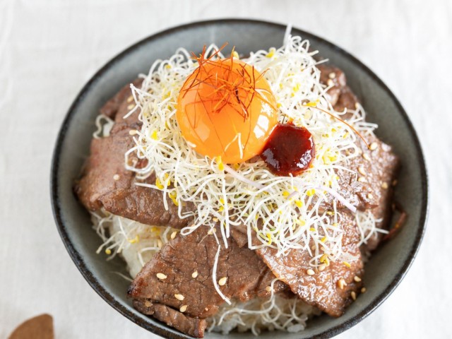 すぐに美味しいアルファルファ焼肉丼