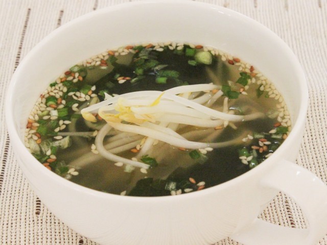 黒豆もやしのわかめスープ