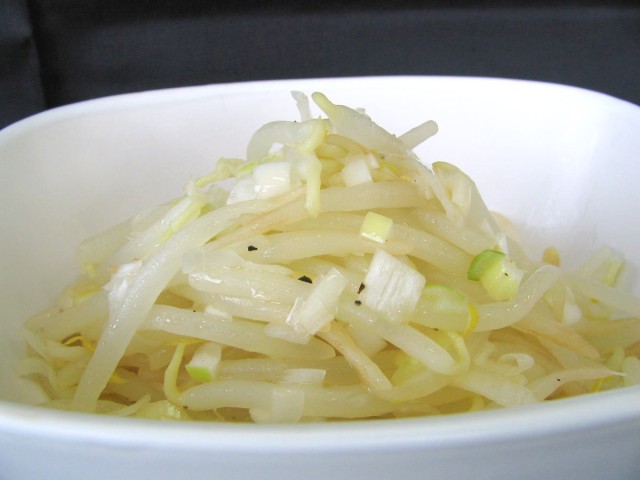 緑豆もやしのネギ塩和え