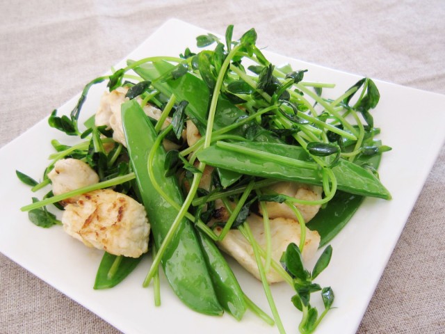 豆苗とさやえんどうの親子炒め
