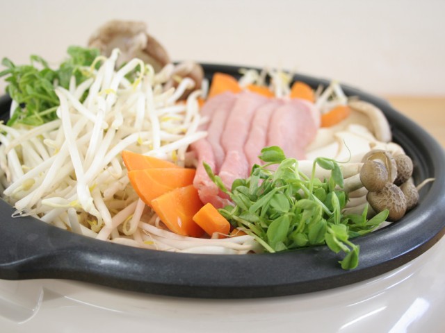 豆苗とたっぷりもやしの豚蒸し鍋