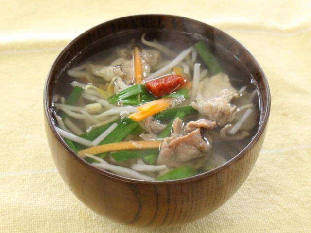 カット野菜で豚肉の和風スープ