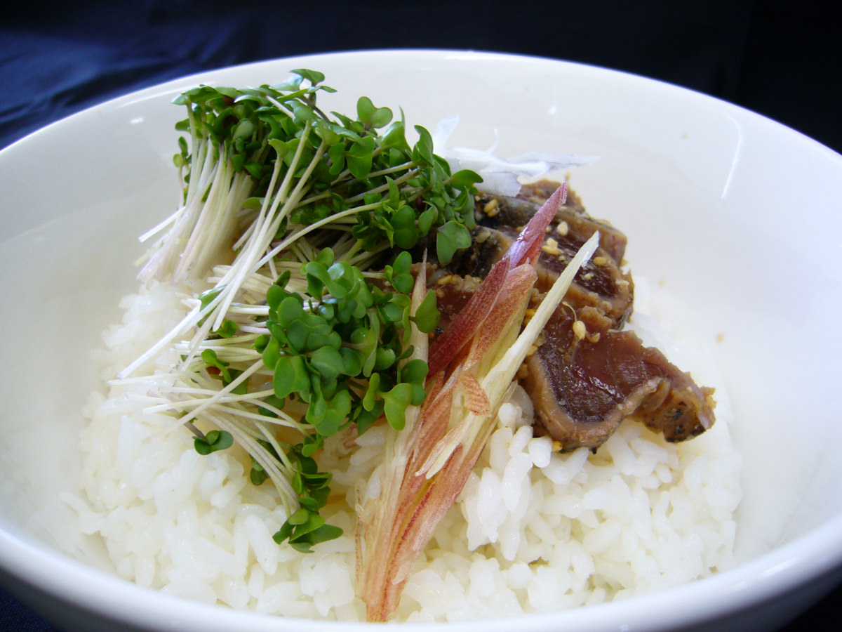 ブロッコリーの新芽　かつお丼