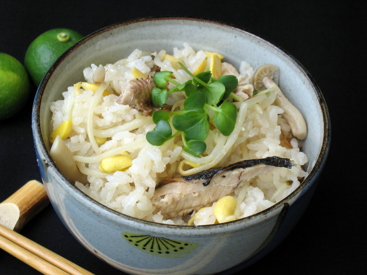 さんまと子大豆もやし芽ぐみの炊き込みご飯