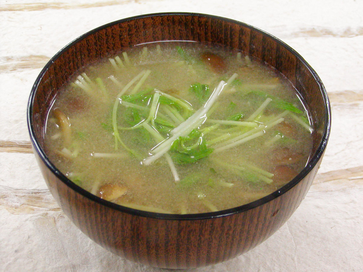 空心菜の新芽となめこのお味噌汁