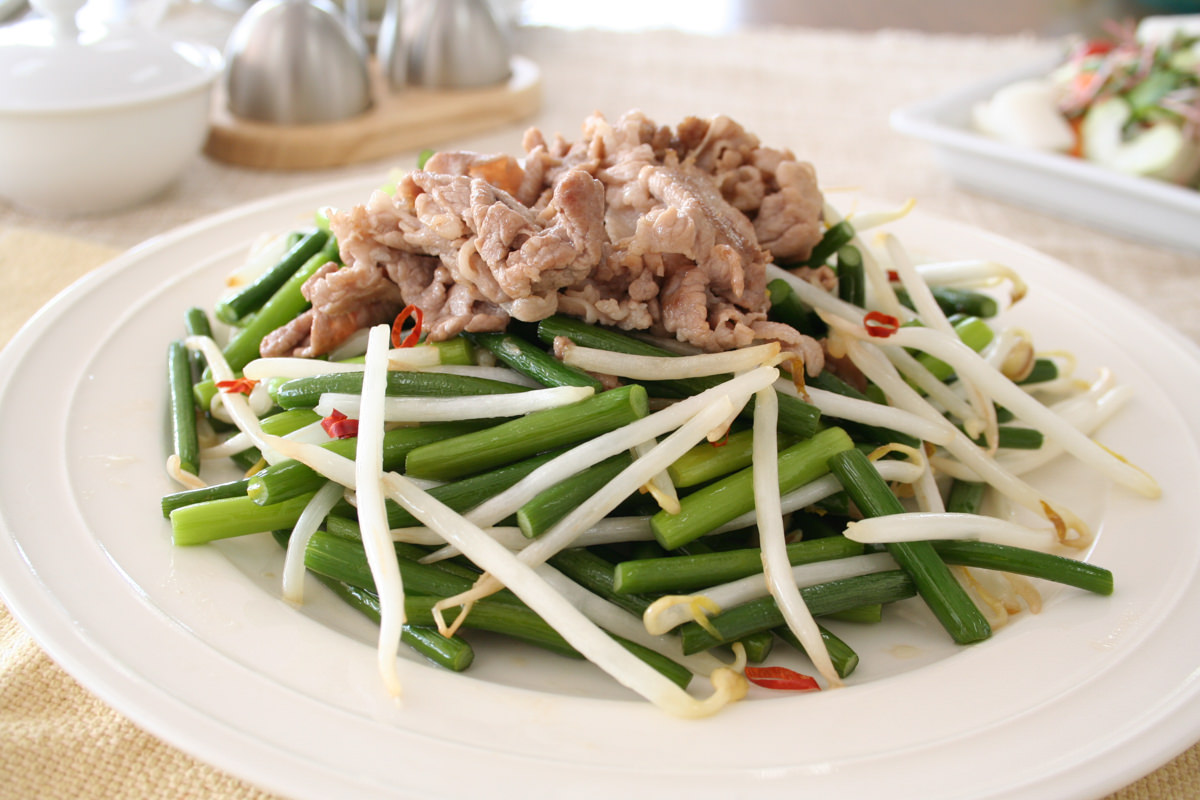 緑豆もやしとにんにくの芽炒め