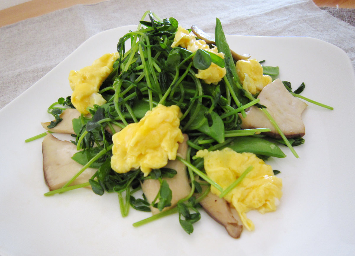 豆苗とエリンギのふわ玉炒め